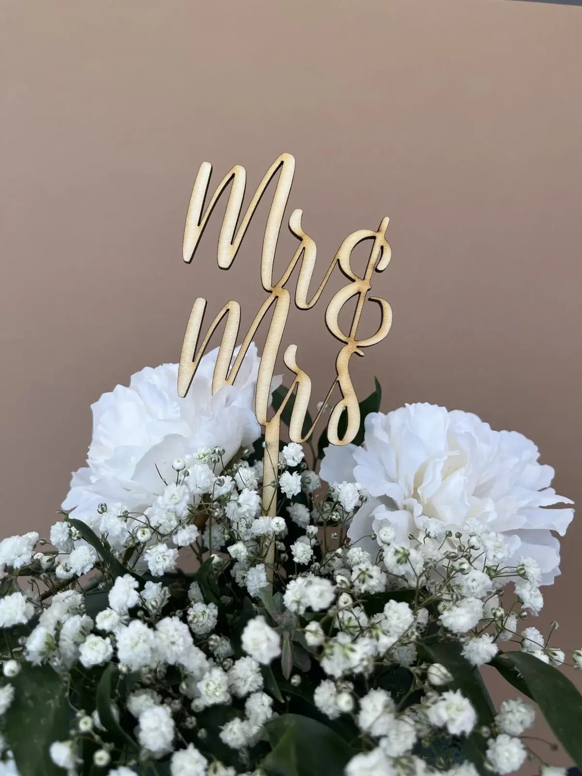 Mr und Mrs Cake Topper aus Holz lasergeschnitten als Hochzeitstortenstecker