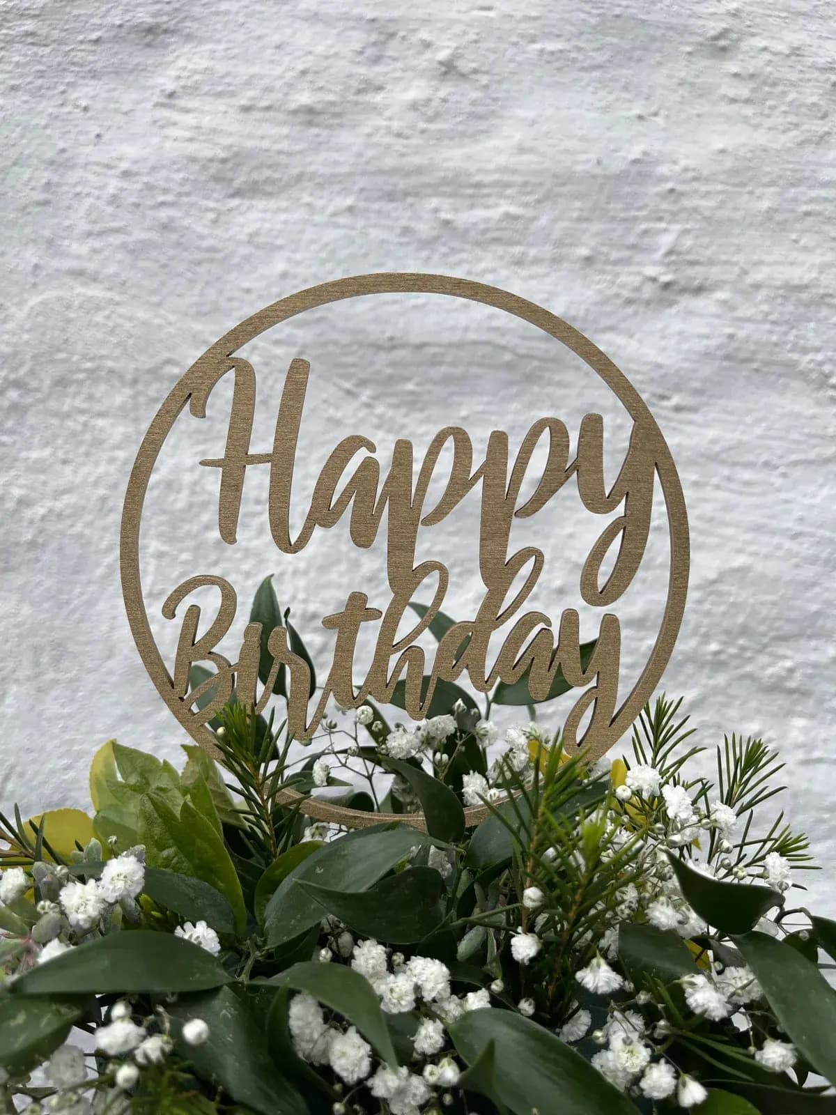 Goldener Geburtstags-Cake-Topper aus Acrylglas mit personalisiertem Lasercut-Schriftzug